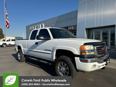 Used 2004 GMC Sierra 2500 SLT AWD/4WD image 1