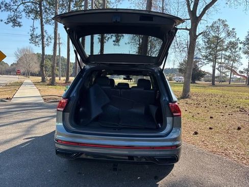 Used 2023 Volkswagen Tiguan SE R-Line image 18