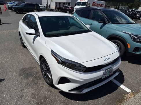 Certified 2022 Kia Forte LXS w/ LXS Technology Package FWD image 4