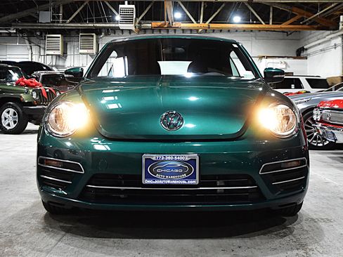 Used 2018 Volkswagen Beetle 2.0T image 3