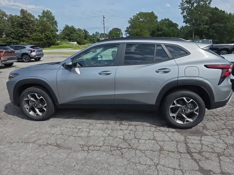 Used 2025 Chevrolet Trax LT w/ Driver Confidence Package FWD image 6