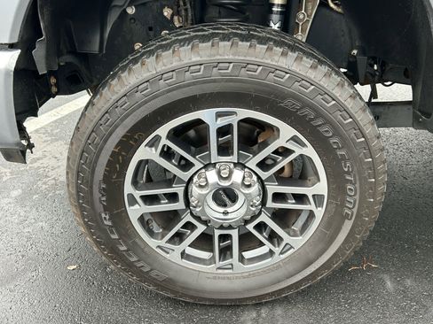 Certified 2023 Ford F350 Platinum w/ Tremor Off-Road Package image 13