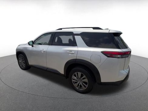 Used 2025 Nissan Pathfinder SV FWD image 10