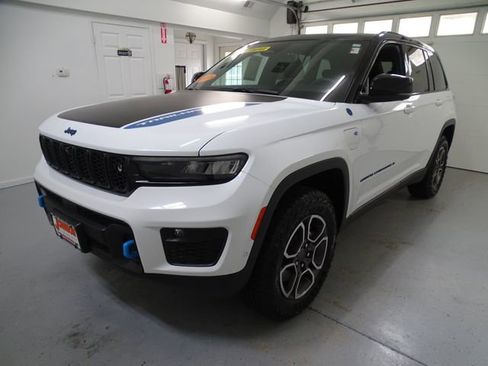 Certified 2023 Jeep Grand Cherokee Trailhawk w/ Advanced Protech Group II AWD/4WD image 20