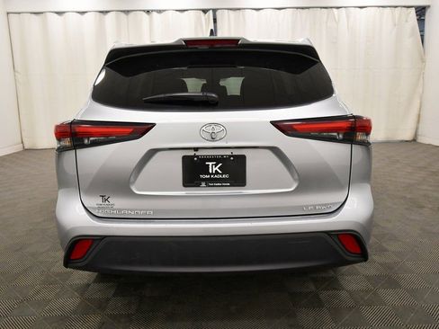 Used 2024 Toyota Highlander LE image 6