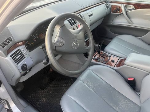 Used 2001 Mercedes-Benz E 320 4MATIC Wagon image 10