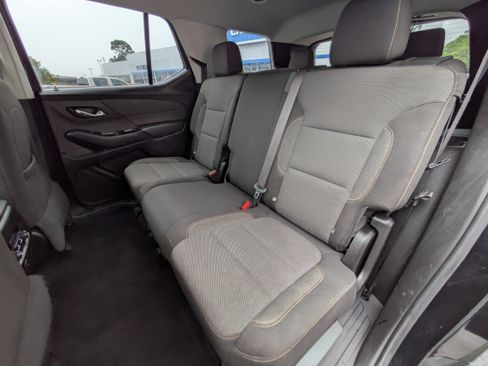 Used 2020 Chevrolet Traverse LS image 9