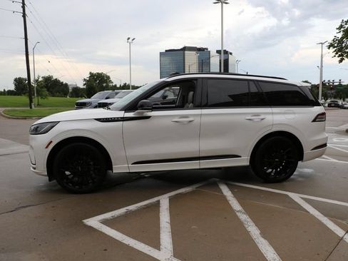 Used 2026 Lincoln Aviator Reserve AWD/4WD image 4