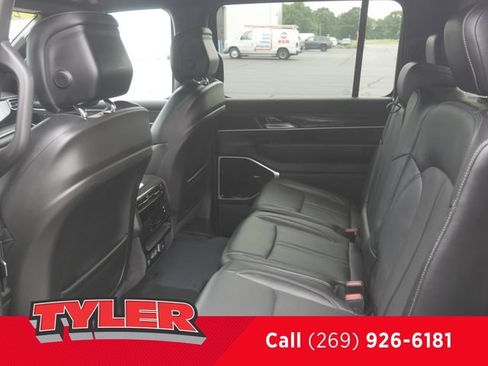 Used 2022 Jeep Wagoneer Series III w/ Premium Group I AWD/4WD image 39