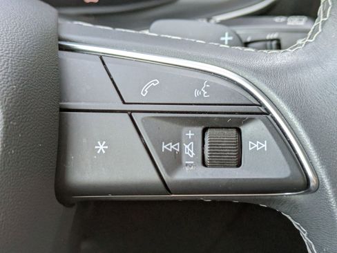 Used 2023 Audi Q8 Premium image 15