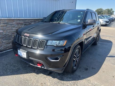 Used 2021 Jeep Grand Cherokee Trailhawk w/ Trailhawk Luxury Group AWD/4WD image 2