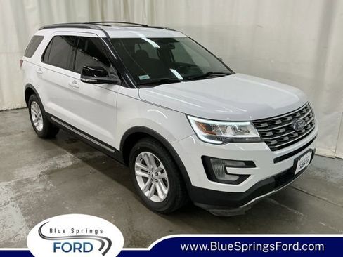 Used 2017 Ford Explorer XLT FWD image 1