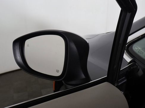 Used 2023 Chrysler Pacifica Touring-L FWD image 32