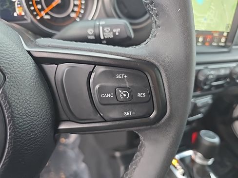 Certified 2023 Jeep Gladiator Willys image 26