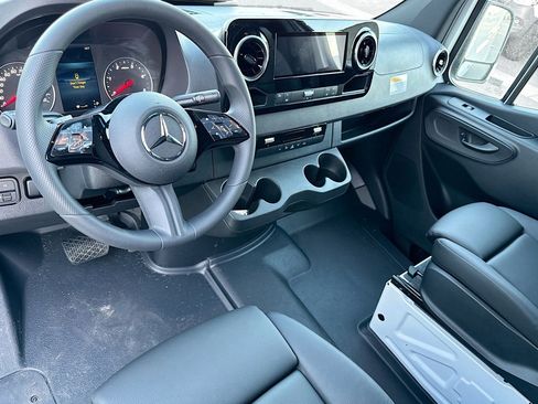 New 2025 Mercedes-Benz Sprinter 2500 image 9