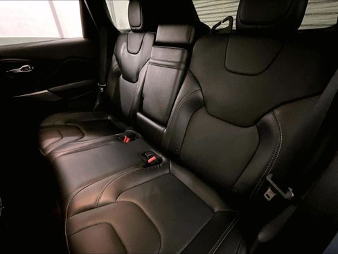 Used 2019 Jeep Cherokee Limited image 25