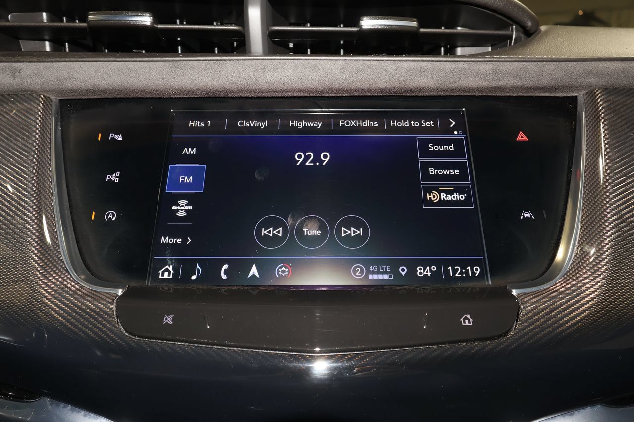 Used 2024 Cadillac XT6 Sport w/ Platinum Package AWD/4WD image 12