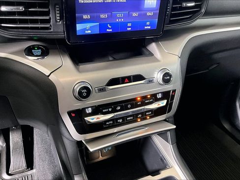 Used 2021 Ford Explorer XLT RWD image 25