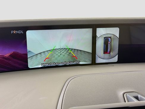 Used 2024 Lincoln Nautilus Premier image 18