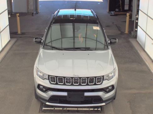 Used 2024 Jeep Compass Limited image 2