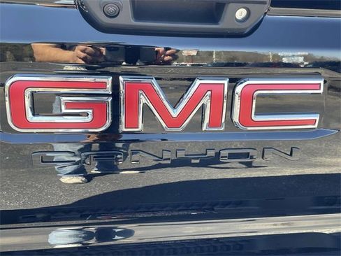 New 2025 GMC Canyon Elevation w/ Convenience Package image 9