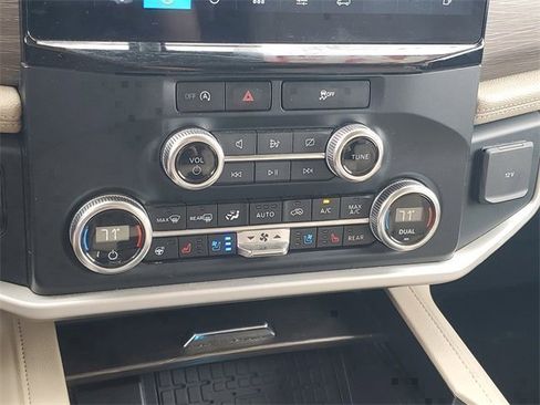 Used 2024 Ford Expedition Max Limited image 24