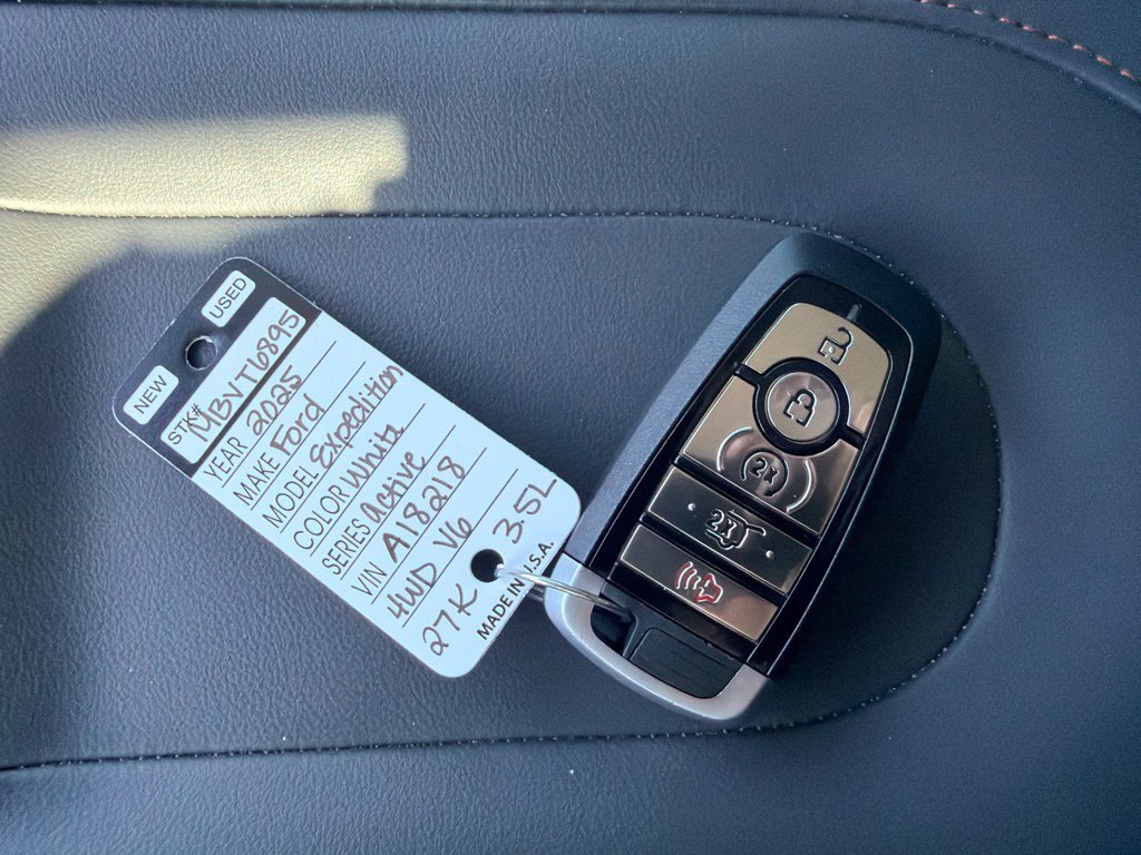 Used 2025 Ford Expedition Active AWD/4WD image 29