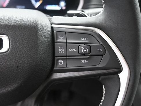 Used 2025 Jeep Grand Cherokee Altitude AWD/4WD image 20