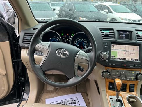 Used 2010 Toyota Highlander Limited image 18