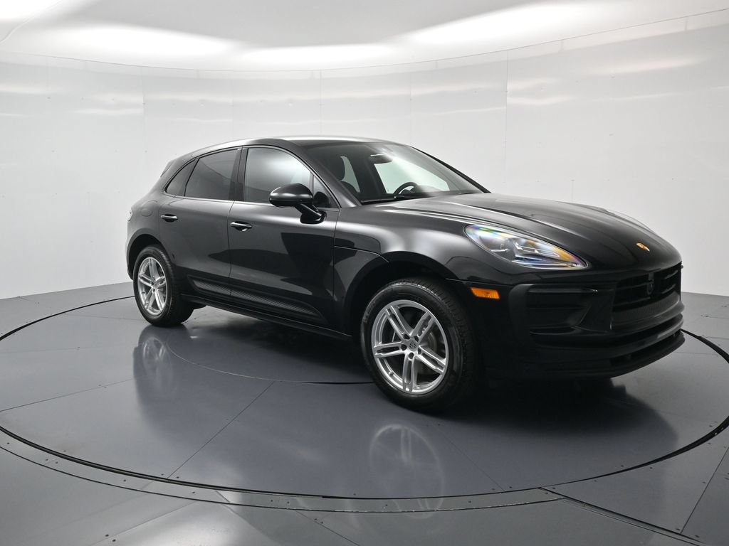 Used 2026 Porsche Macan AWD/4WD image 32