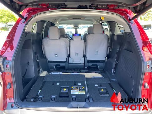 New 2026 Toyota Sienna LE FWD image 11