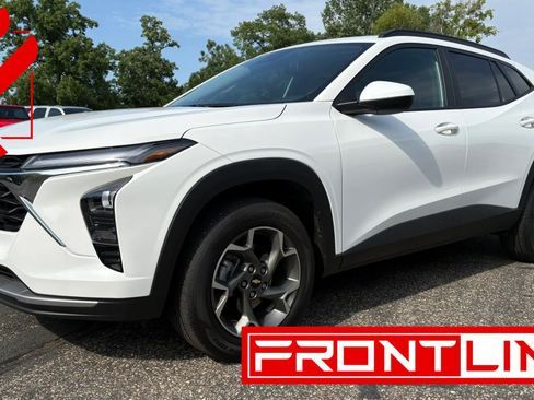 Used 2025 Chevrolet Trax LT FWD image 1