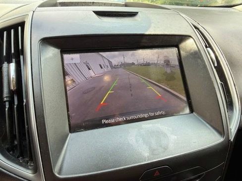 Used 2020 Ford Edge SE FWD image 23