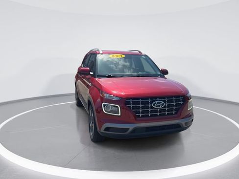 Used 2024 Hyundai Venue Limited FWD image 3