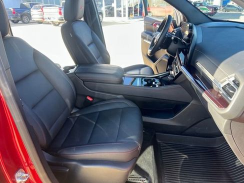 Used 2025 Chevrolet Traverse Z71 w/ Driver Confidence Package image 15