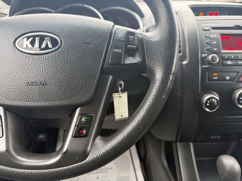 Used 2013 Kia Sorento LX image 21
