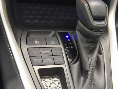 Used 2025 Toyota RAV4 XLE image 20