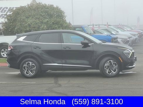 Used 2024 Kia Sportage LX image 4