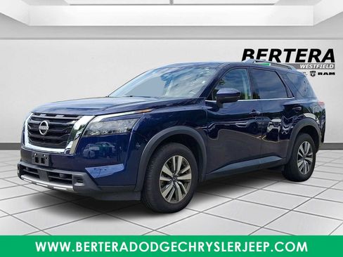 Used 2025 Nissan Pathfinder SL AWD/4WD image 3