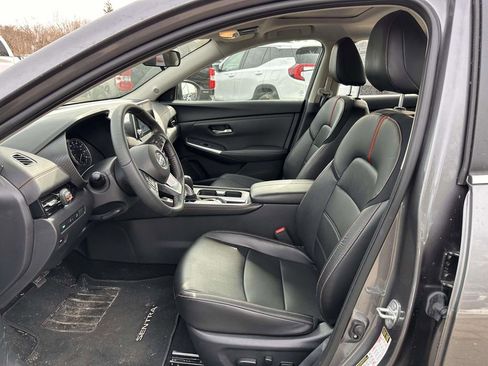 Used 2023 Nissan Sentra SR w/ SR Premium Package FWD image 11