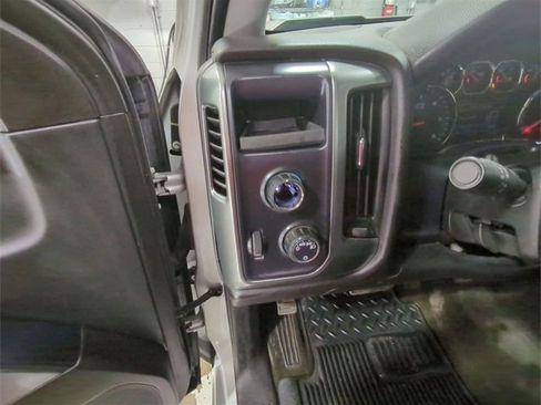 Used 2018 Chevrolet Silverado 1500 LT image 16