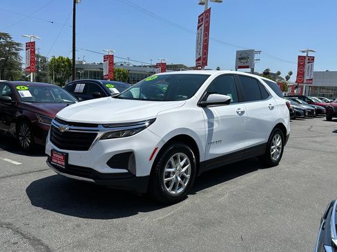 Used 2024 Chevrolet Equinox LT FWD image 2