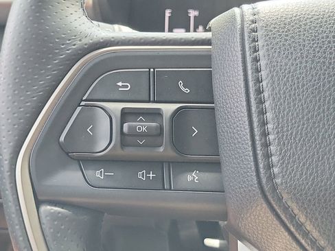 Used 2025 Toyota 4Runner SR5 AWD/4WD image 18
