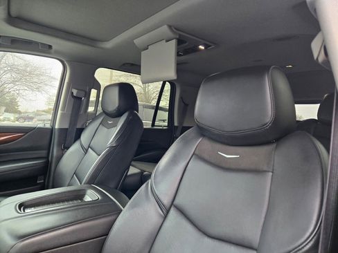Used 2019 Cadillac Escalade Premium Luxury image 25