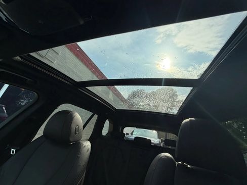 Used 2022 BMW X5 sDrive40i w/ M Sport Package RWD image 32