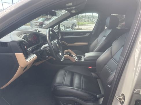 Used 2024 Porsche Cayenne Coupe image 9