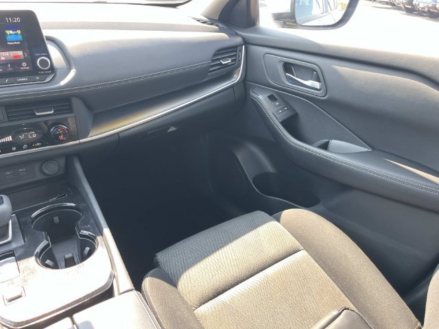 Used 2024 Nissan Rogue SV FWD image 15
