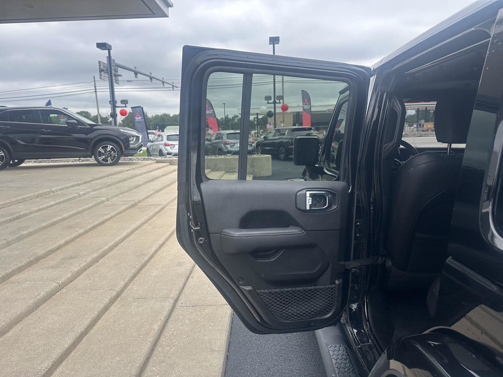 Used 2023 Jeep Wrangler Unlimited Sahara w/ Cold Weather Group AWD/4WD image 27
