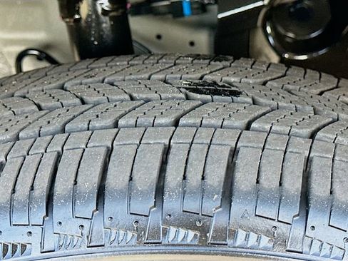 Used 2025 Nissan Kicks SV w/ SV Premium Package image 31