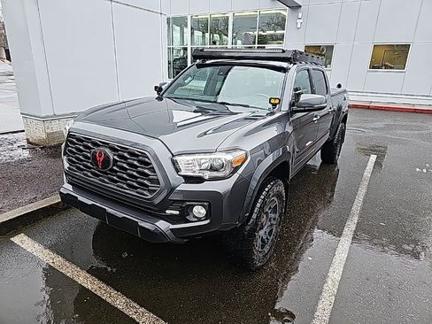 Used 2021 Toyota Tacoma TRD Off-Road image 2